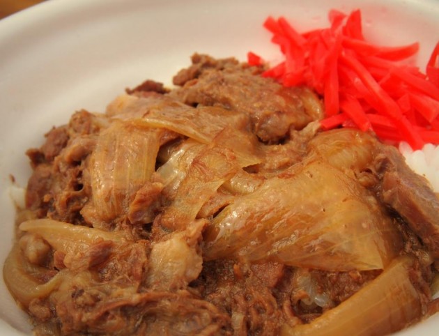 行列のできる特選牛丼