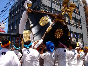 八釼神社例大祭（湊町本祭り）みこしもみ